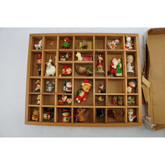 Vintage Enesco Wooden Advent Shadow Box With‎ Mini Christmas Figurines